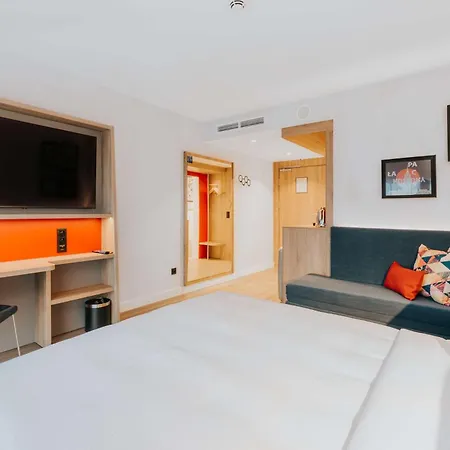 Hampton By Hilton Warsaw Reduta-2